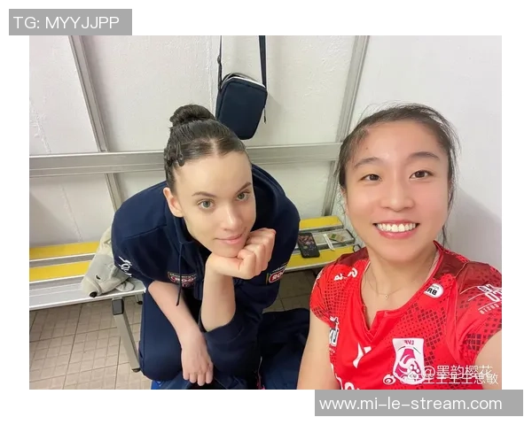 足球宝贝与手机的完美结合让你在球场上也能尽情享受精彩瞬间